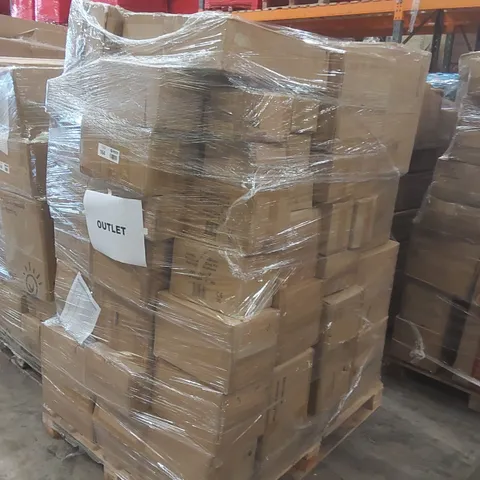 PALLET CONTAINING A VERY LARGE QUANTITY OF HOME LIGHTING PRODUCTS