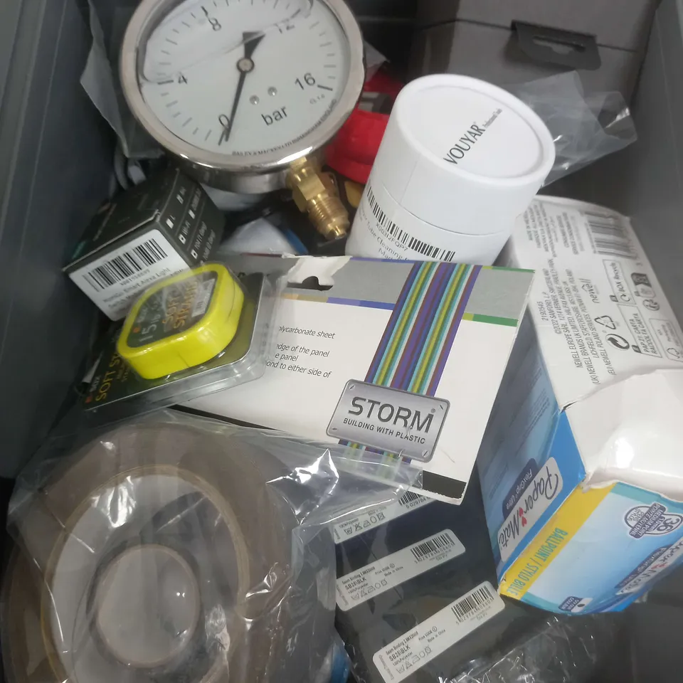 BOX OF APPROXIMATELY 10 ASSORTED ITEMS TO INCLUDE - SMART SWITCH, PENS, STORM TAPE PACK ETC