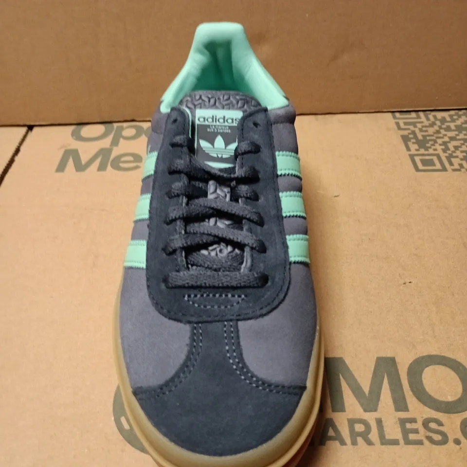 ADIDAS GAZELLE TRAINERS – NAVY/GREY WITH MINT GREEN STRIPES SIZE 6.5