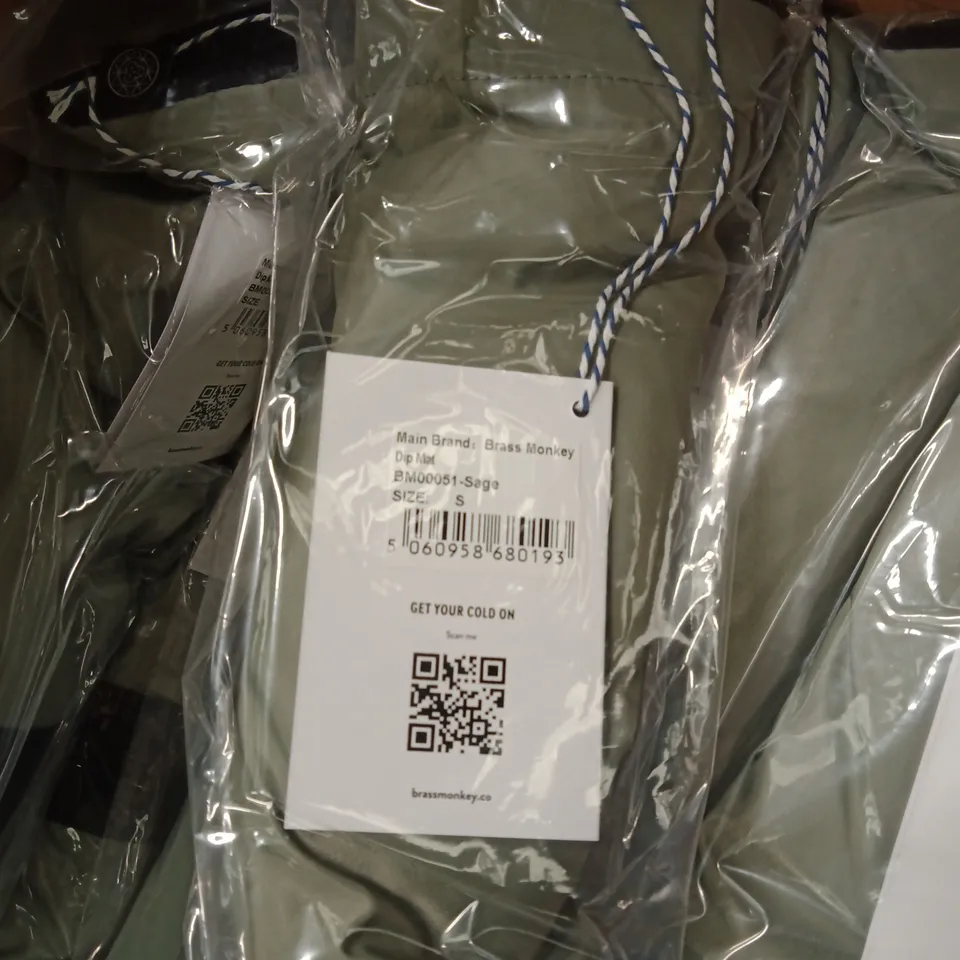 BOX OF APPROXIMATELY 30 x BRAND NEW BRASS MONKEY DIP MATS - SAGE // SIZE: S