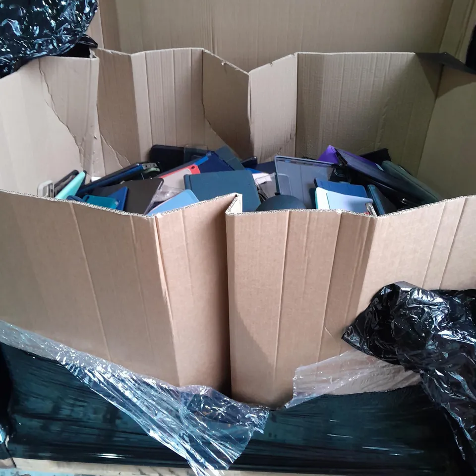 PALLET OF LARGE QAUNTITY OF ASSORTED CASES FOR TABLETS, PHONES AND OTHER ELECTRICALS - COLLECTION ONLY