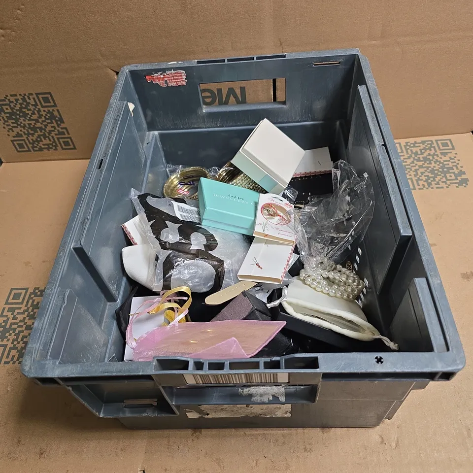 TOTE OF APPROXIMATELY 20 ASSORTED JEWELLERY/WATCH ITEMS