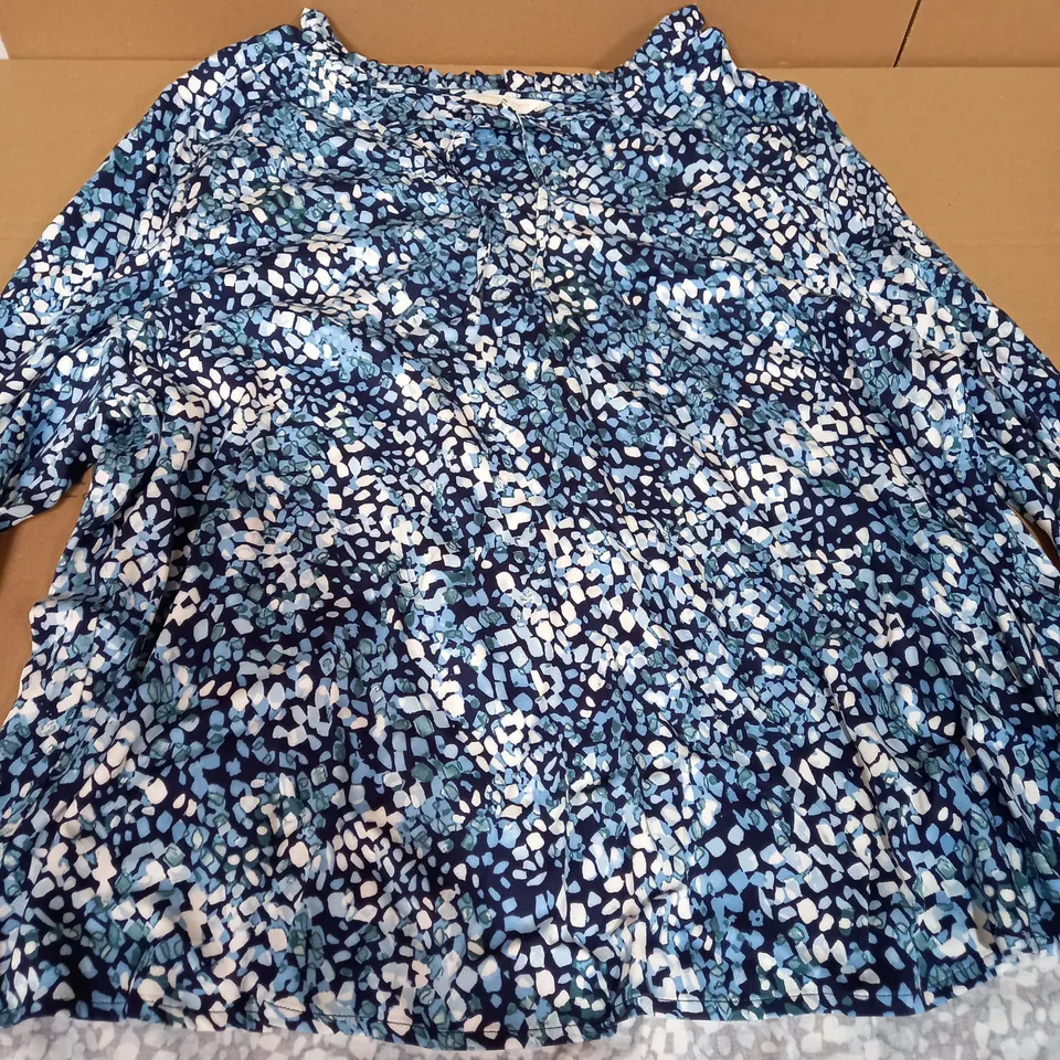 LOT OF APPROX. 4 X DANNII MINOGUE PETITES PRINTED BLOUSE IN SIZE 10,12, AND 18