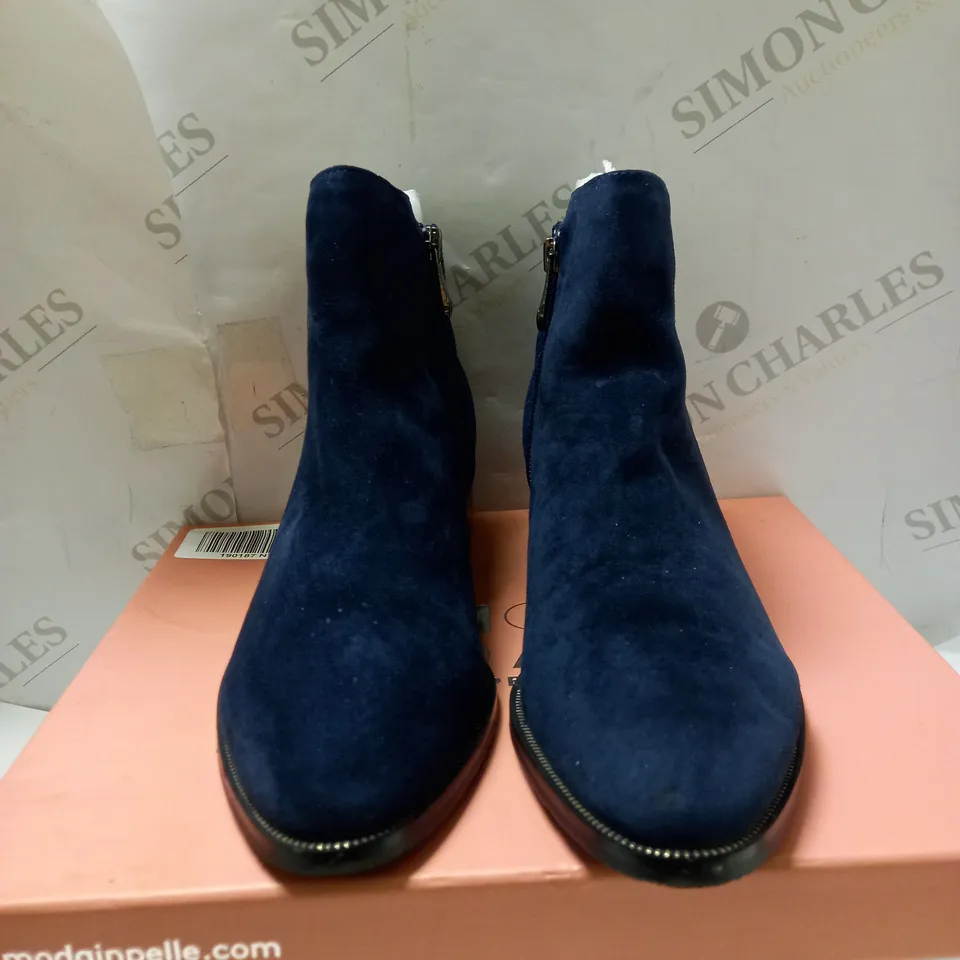 MODA IN PELLE TAMI NAVY ANKLE BOOTS - SIZE 5