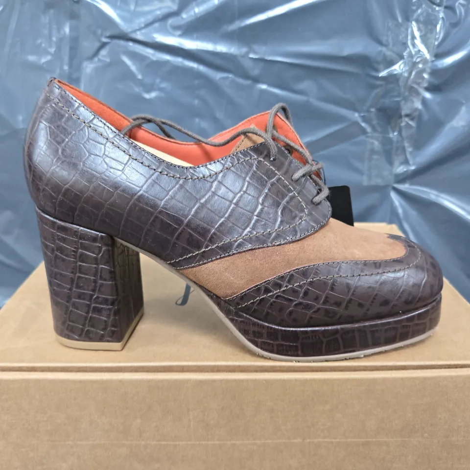 BOXED PAIR OF JOANIE STARSBOURG HEELED SHOES IN BROWN - UK 5
