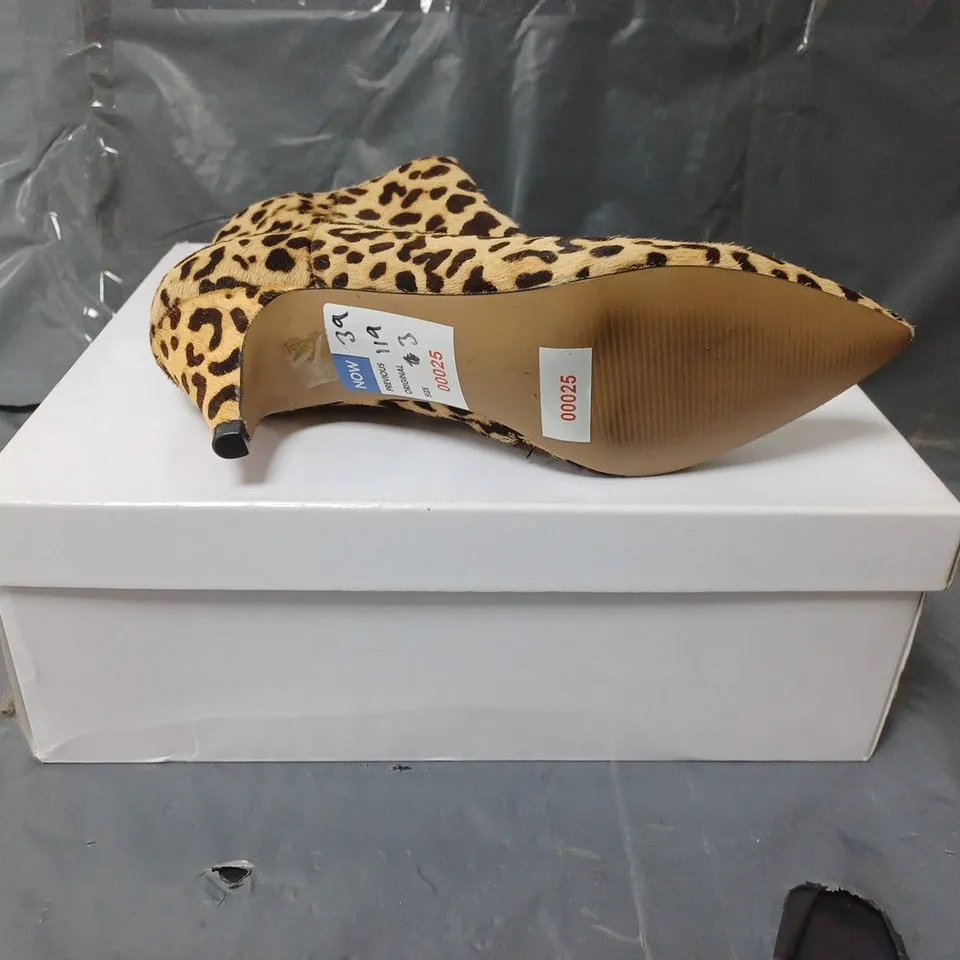 BOXED PAIR OF STEVE MADDEN LUCINDA LEOPARD PRINT ANKLE BOOTS SIZE 36