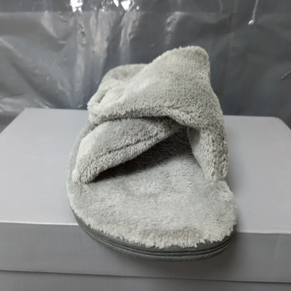 VIONIC INDULGE RELAX SLIPPERS IN GREY - UK 7