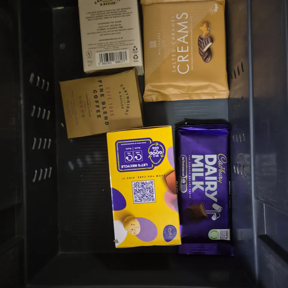 APPROXIMATELY 15 ASSORTED FOOD AND DRINK PRODUCTS TO INCLUDE - CADBURY CREME EGGS - LINDT CHILLI CHOCOLATE - HARIBO STARMIX - ETC