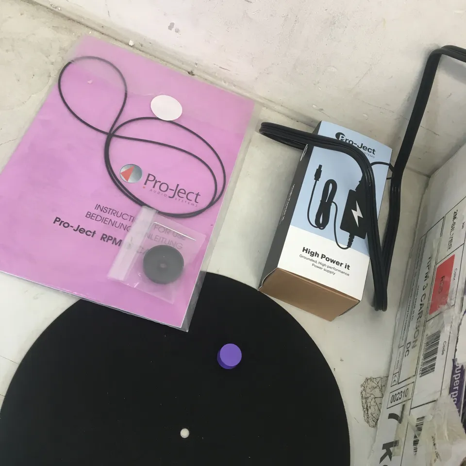 BOXED PRO-JECT RPM 3 CARBON TURNTABLE WITH HIGH PERFORMANCE POWER SUPPLY