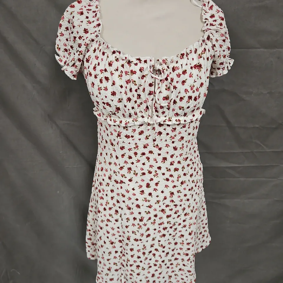 BERSHKA SHORT SLEEVE MINI DRESS IN RED FLORAL SIZE M