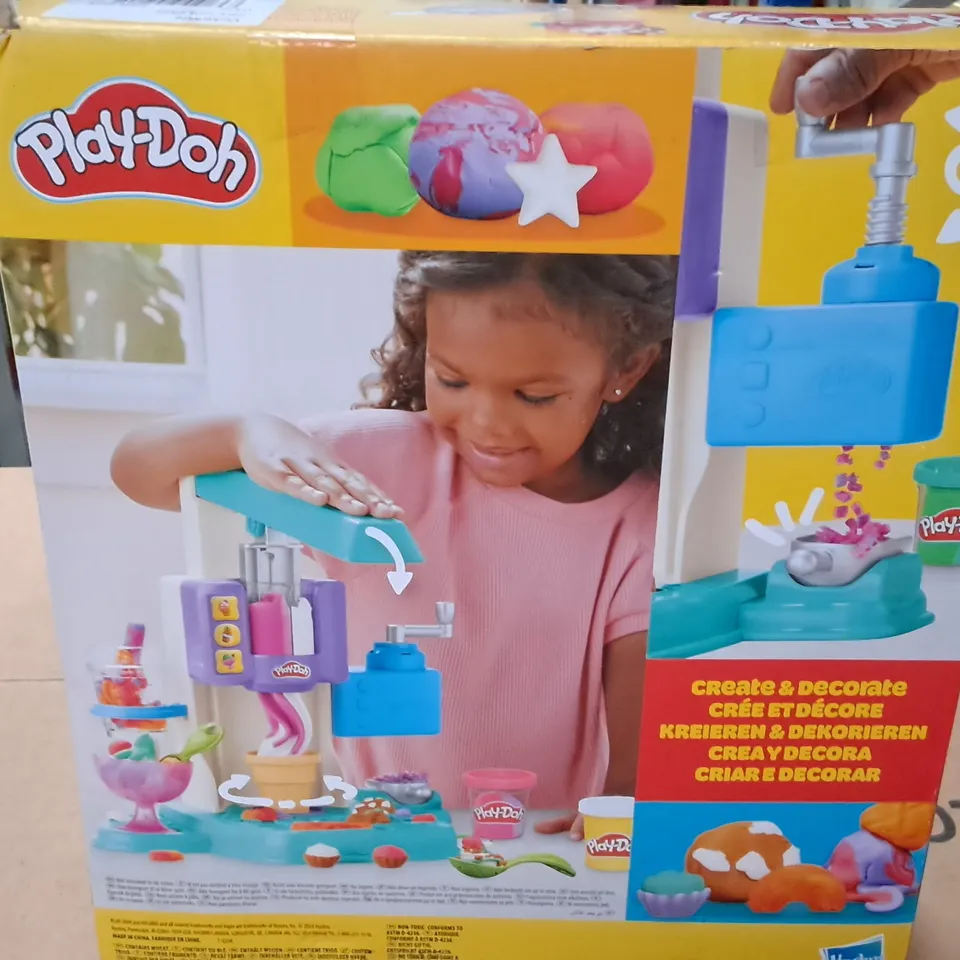 PLAY DOH RAINBOW SWIRL ICE CREAM PLAYSET RRP £20.99