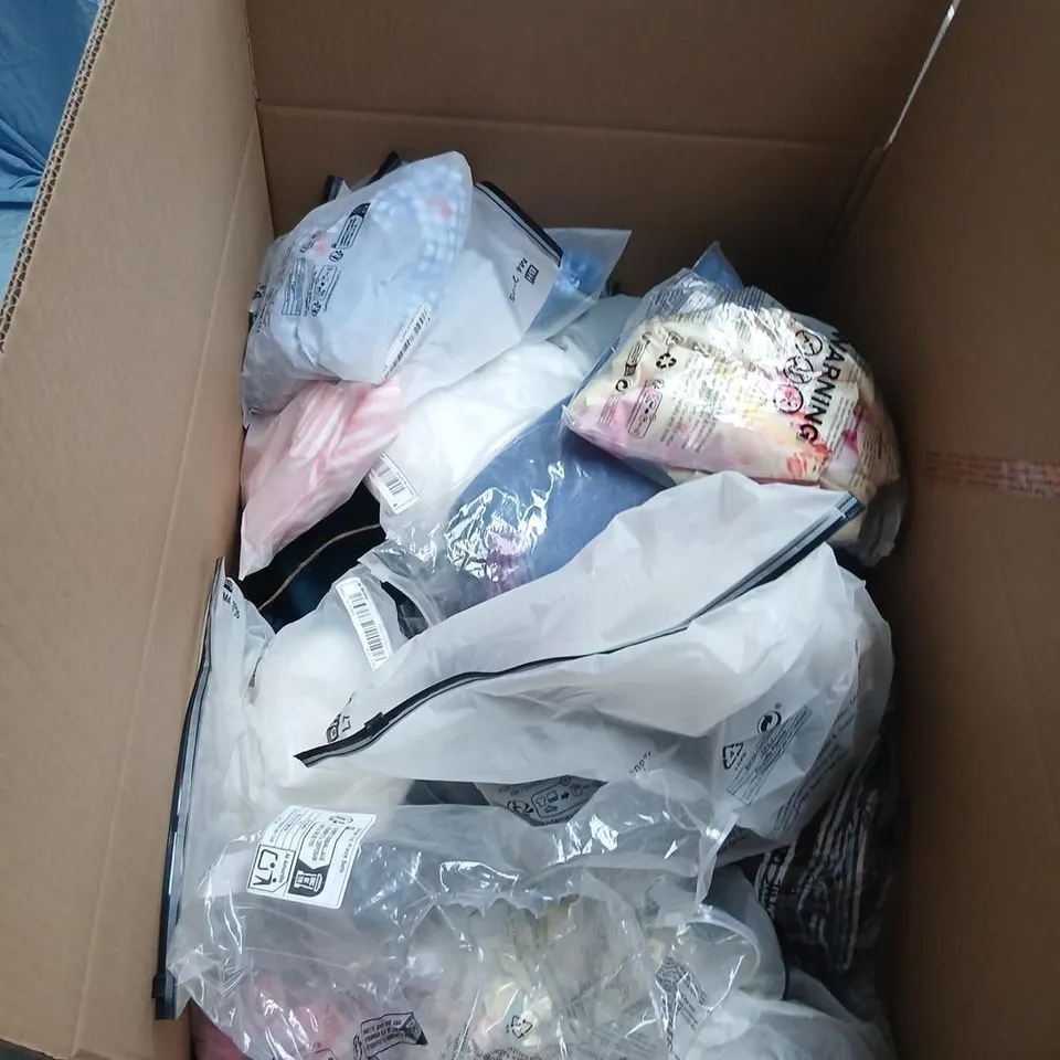 LARGE QUANTITY OF ASSORTED CLOTHING AND ACCESSORIES TO INCLUDE; TRAINERS, JEANS AND SWIM SUITES