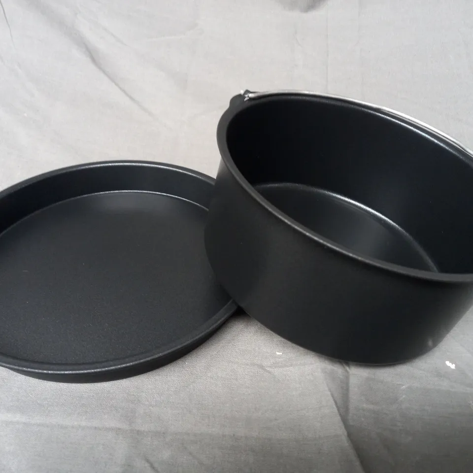 BOXED OUTLET COOK'S ESSENTIALS SET OF 2 AIR FRYER ACCESSORIES