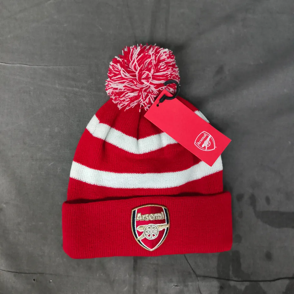 ARSENAL FOOTBALL CLUB YOUTH BOBBLE HAT IN RED