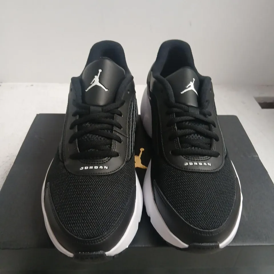 JORDAN TRUNNER FLOW BLACK/WHITE SNEAKERS UK 9 (EU 44) – BOXED
