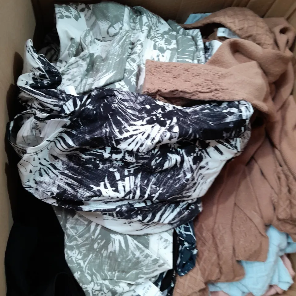 LARGE BOX OF ASSORTED CLOTHING ITEMS ALL IN DIFFRENT COLOURS AND SIZES 