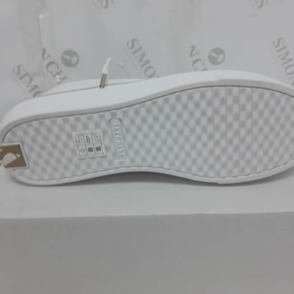SIZE 8 SKECHERS STRETCH LACE TRAINER WHITE