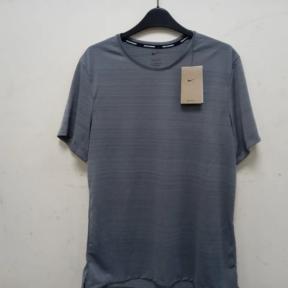NIKE RUNNING TOP IN SILVER/GREY - SMALL