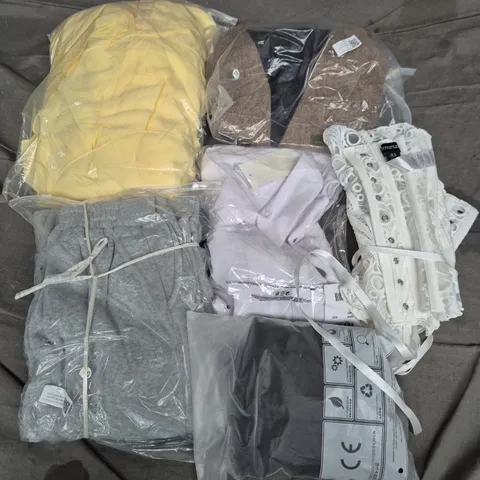 APPROXIMATELY 35 ASSORTED CLOTHING ITEMS IN VARIOUS SIZES, STYLES & COLOURS TO INCLUDE JACKETS, TOPS, DRESSES, ETC