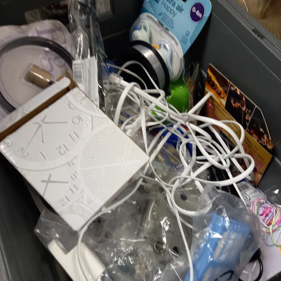 ASSORTED HOUSEHOLD ITEMS 