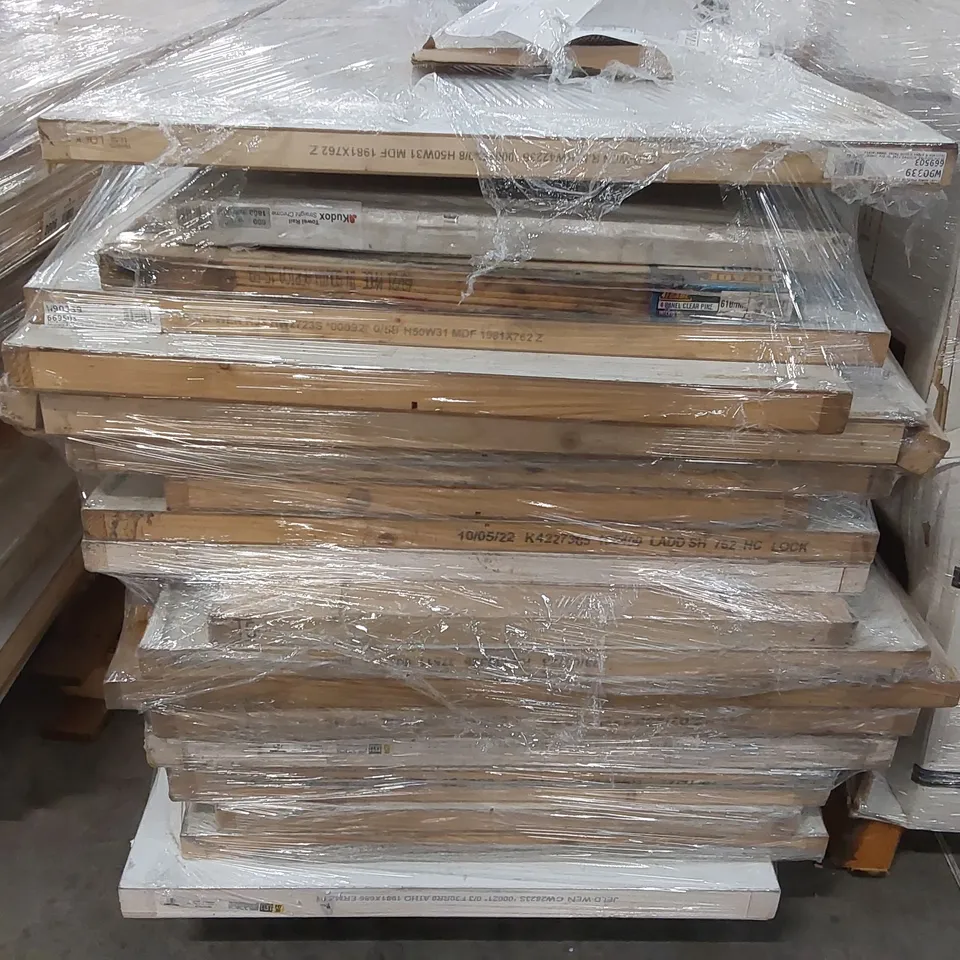 PALLET OF APPROXIMATELY 19 UNCHECKED HIGH STREET INTERNAL HOUSE DOORS MIXED LOT OF FIRE DOORS AND NON FIRE DOORS