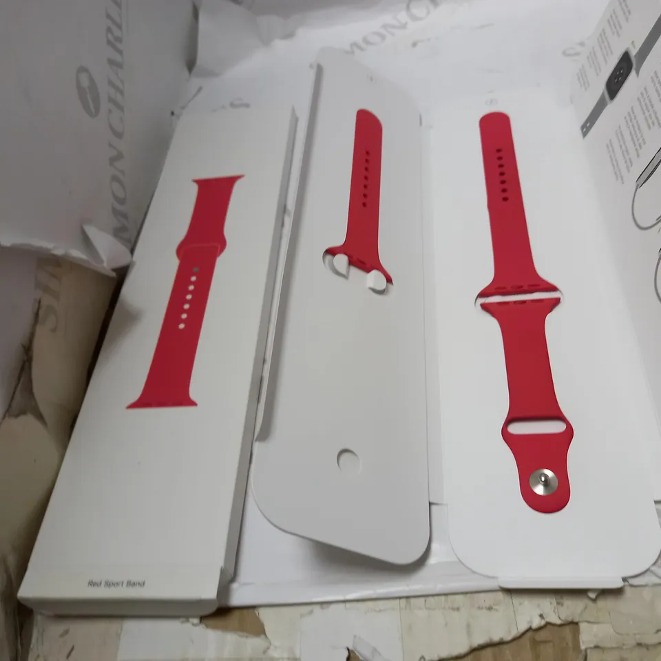 APPLE WATCH RED SPORT BAND - STAINLESS STEEL PIN 40MM 