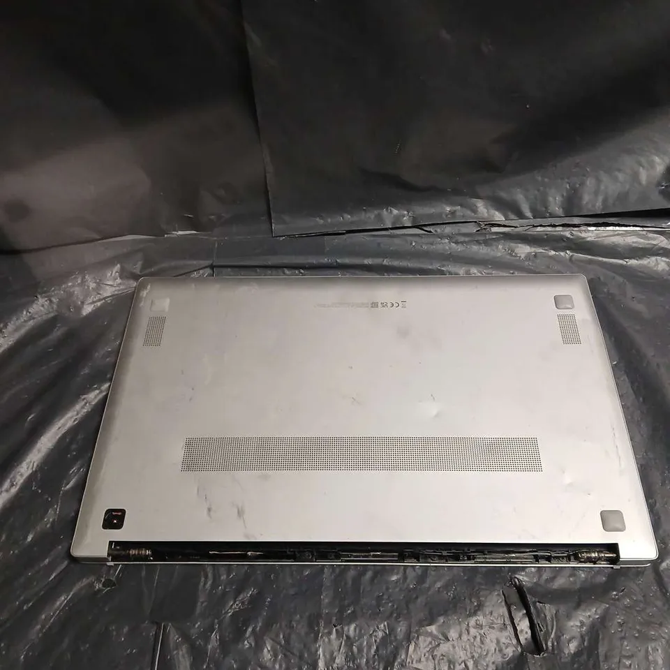 SAMSUNG NP750XED LAPTOP IN SILVER