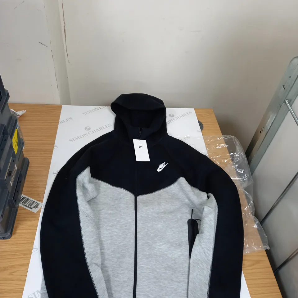 MENS BLACK AND GREY NIKE TECH FLEECE JACKET SIZE MEDIUM