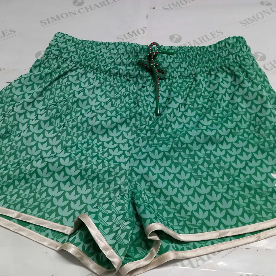 ADIDAS LOGO SHORTS IN GREEN - UK MEDIUM
