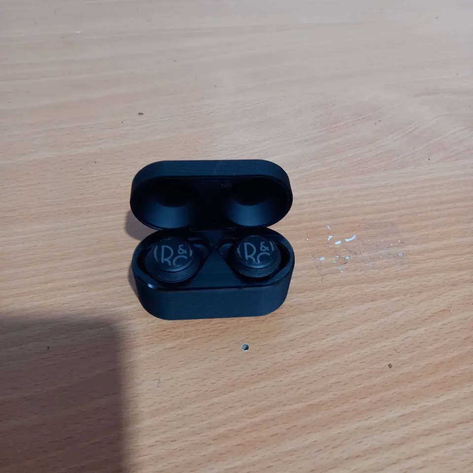 BANG & OLUFSEN E8 SPORT WIRELESS SPORT HEADPHONES