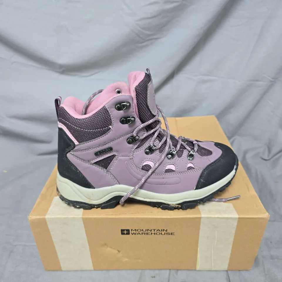 BOXED PAIR OF MOUNTAIN WAREHOUSE ADVENTURER WOMENS WATERPROOF WALKING BOOTS IN LILAC - UK 5