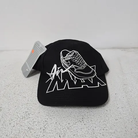 NIKE BLACK CAP WITH WHITE EMBROIDERY (MEN'S) – TAG ATTACHED