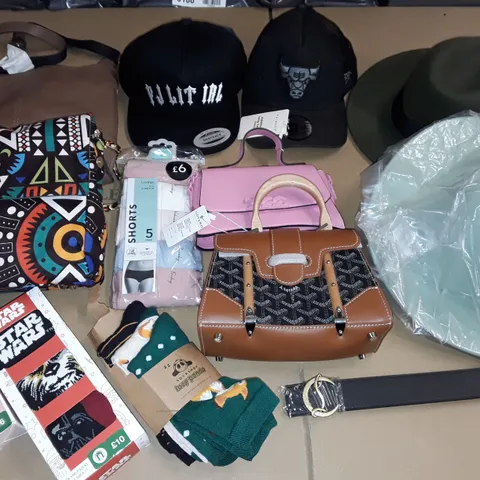 LOT OF 13 ASSORTED CLOTHING ACCESSORIES TO INCLUDE HATS, BAGS AND SOCKS