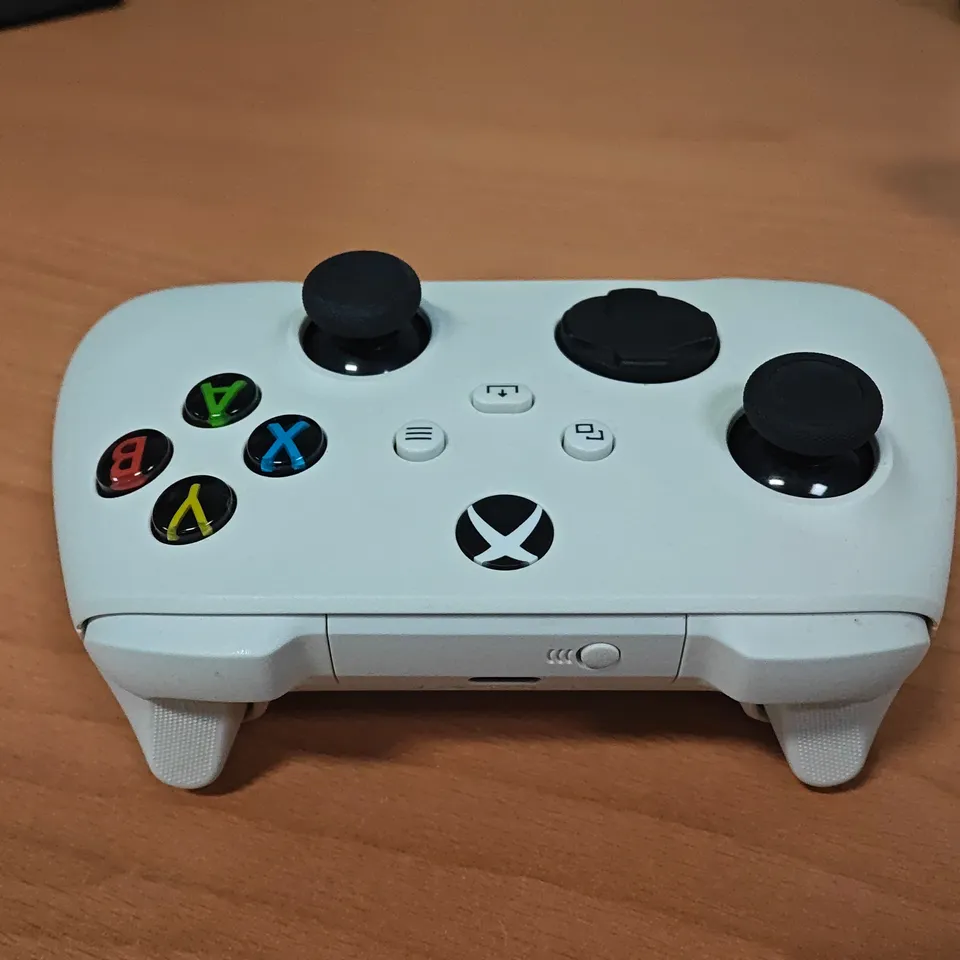 BOXED XBOX SERIES S 512GB DISC FREE EDITION WITH CONTROLLER 