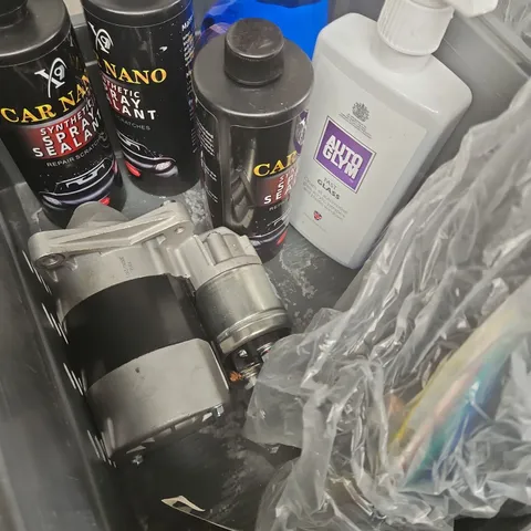 BOX OF ASSORTED CAR ITEMS TO INCLUDE CLEANING DETAILING - REAR LIGHTS - STARTER MOTOR