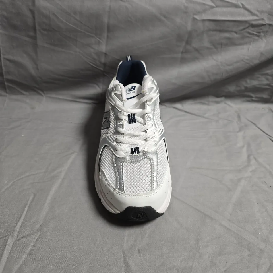 BOXED PAIR OF NEW BALANCE 530 TRAINERS IN WHITE/SILVER SIZE UK 8