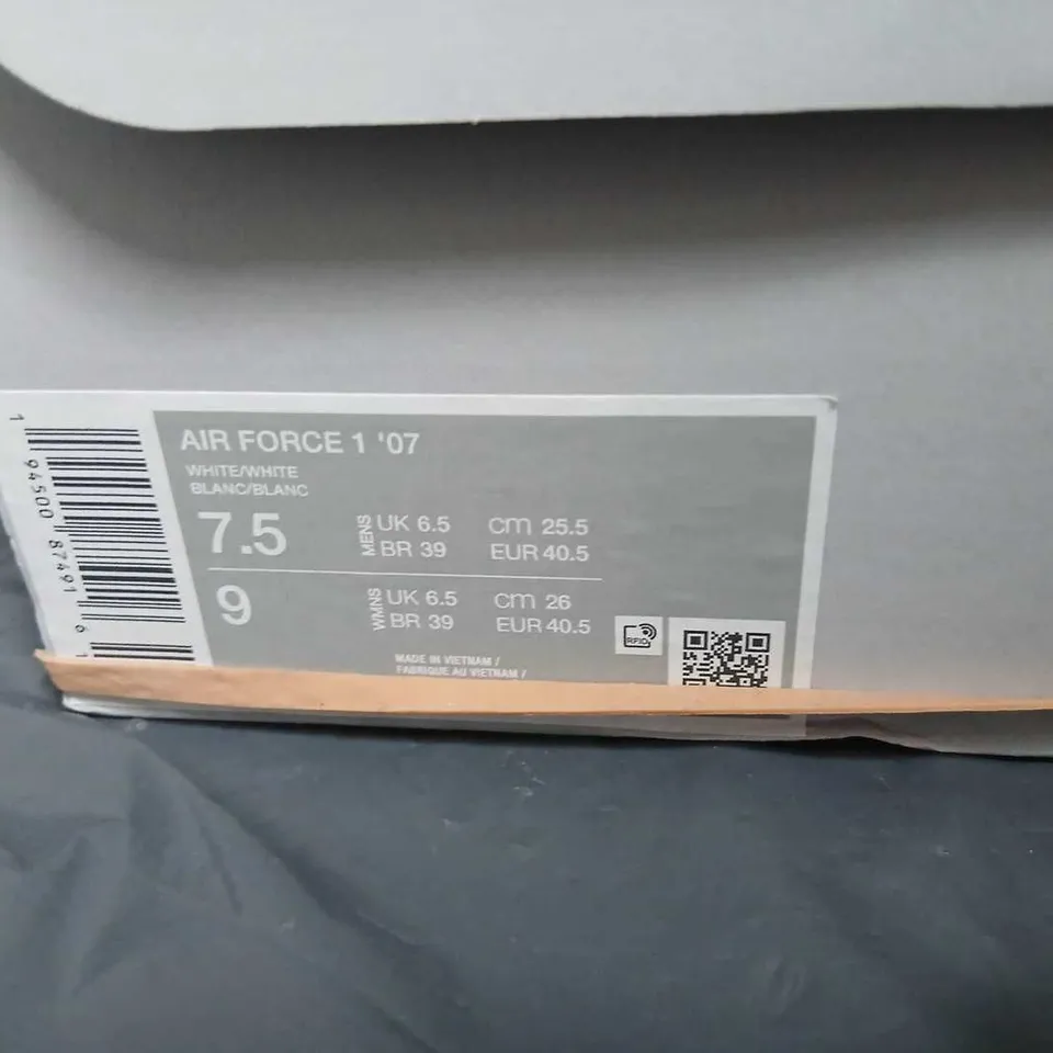 NIKE AIR FORCE 1 '07 WHITE/WHITE, UK 6.5 (US 7.5)