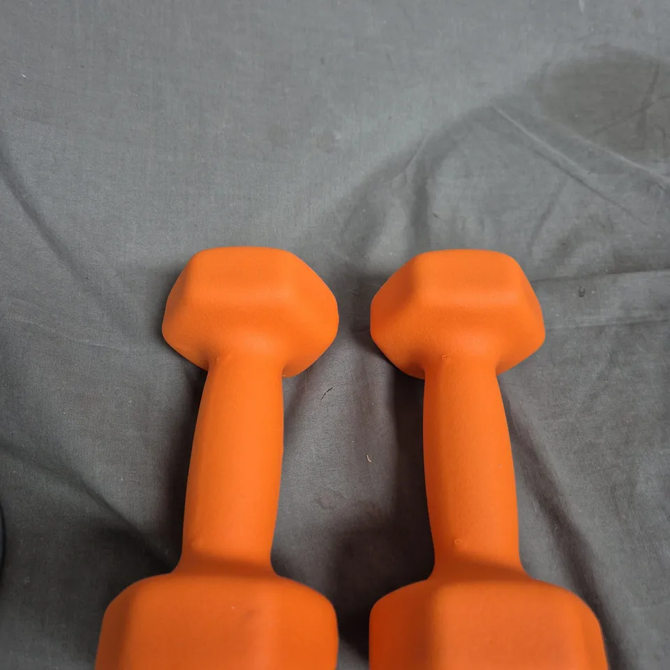 PAIR OF ORANGE 3KG HEX DUMBBELLS WITH NEOPRENE COATING