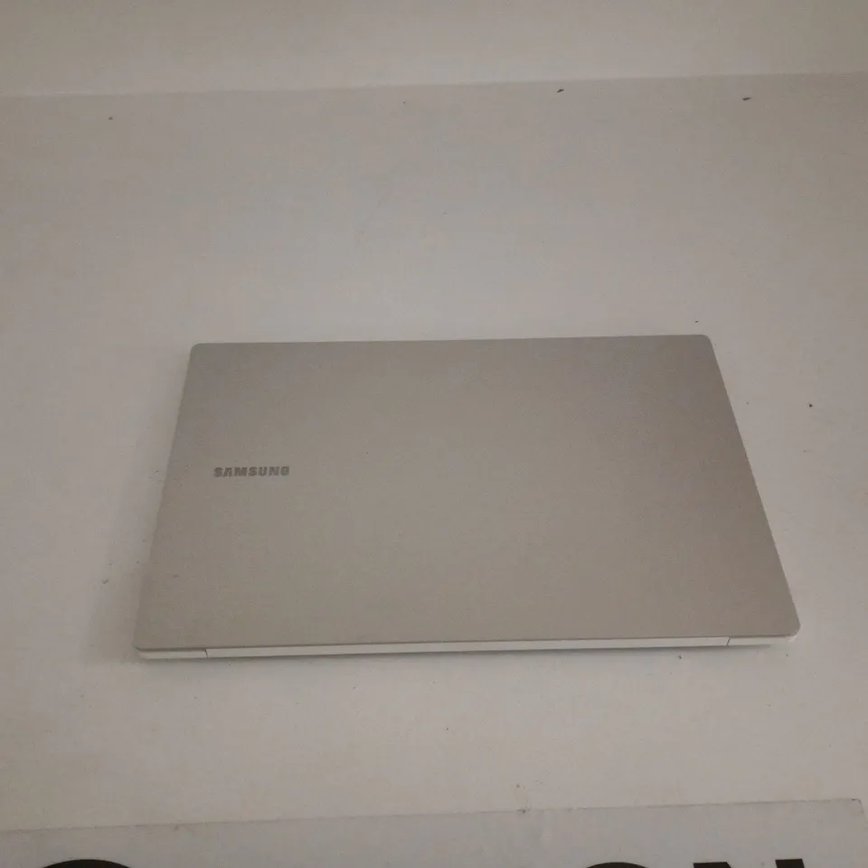 SAMSUNG GALAXY BOOK PRO WHITE BOXED WITH ACCESSORIES