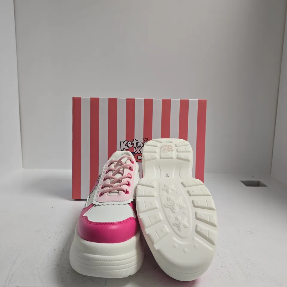 KETNIPZ X KOI HEART LOGO PLATFORM TRAINERS – PINK/WHITE US SIZE 8