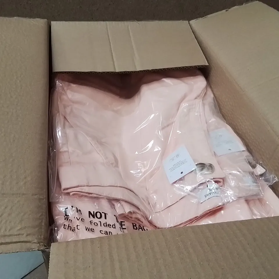 BOXED BRAND NEW APPROXIMATELY 36 JD WILLIAMS CARGO SHORTS PEACH SIZE 18