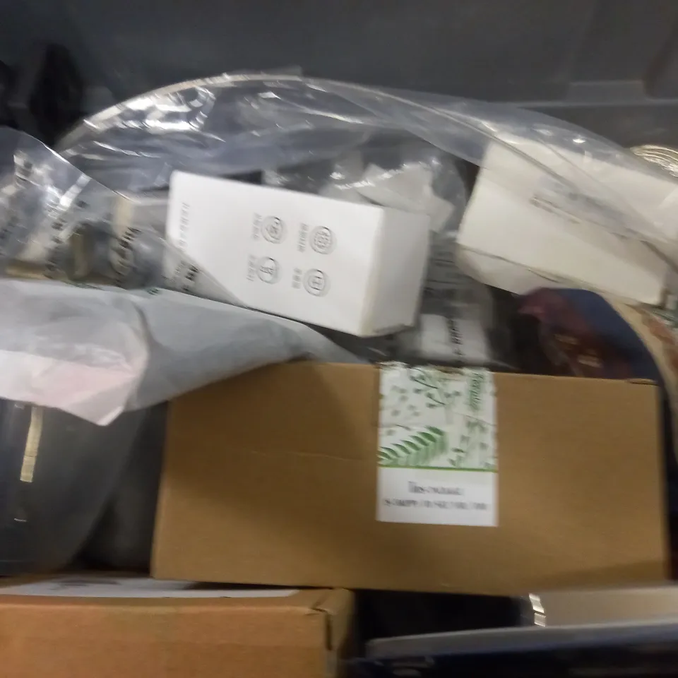 BOX OF APPROXIMATELY 15 ASSORTED ITEMS TO INCLUDE - CURTAIN ROD BRACKET - SQUIRE HOME LOCK - BG NEXUS METAL ETC