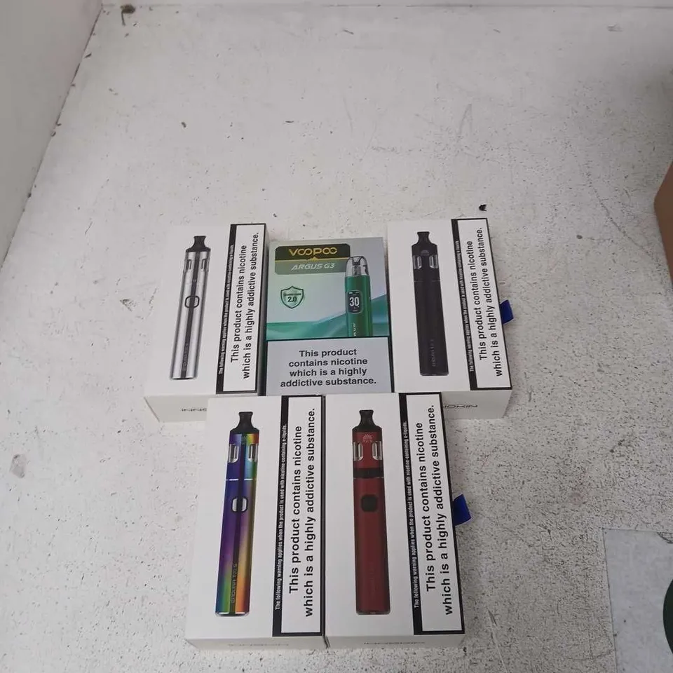 BOX OF APPROXIMATELY 35 ASSORTED E-CIGARETTES AND COMPONENTS TO INCLUDE: VOOPOO ARGUS G3 DEVICE KIT 