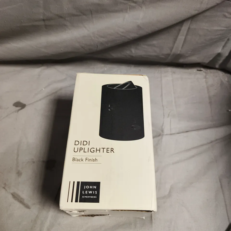 BOX OF APPROXIMATELY 7 ASSORTED ELECTRIC ITEMS INCLUDING DIDI UPLIGHTER , XHORSE ADAPTER AND LED STRIP LIGHTS 