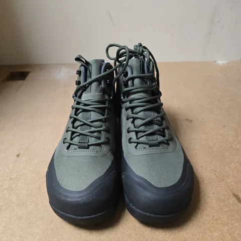BOHE MEN'S OLIVE GREEN HIKING BOOTS - UK SIZE 9 
