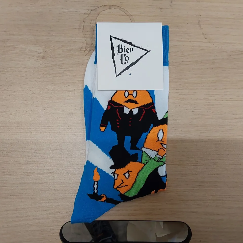 BOX OF APPROXIMATELY 360 PAIRS OF BRAND NEW BIER CO SOCKS (1 BOX)