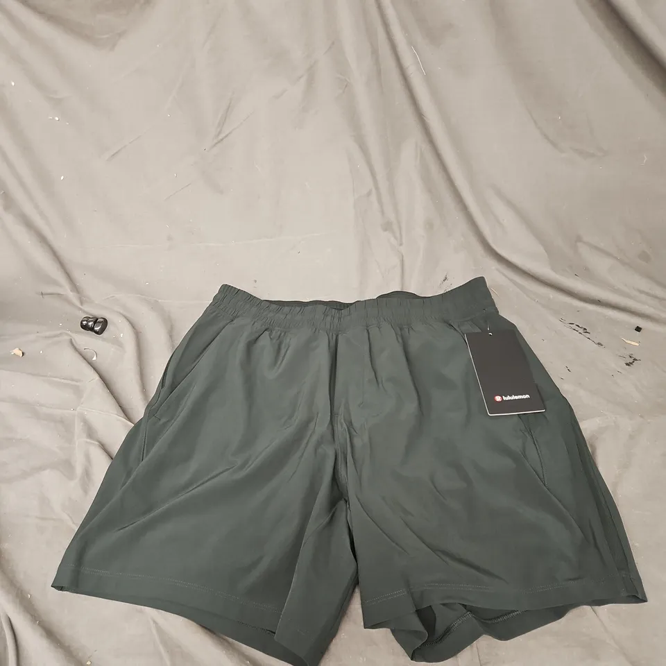 LULULEMON PACE BREAKER SHORT 7" LINED IN RAINFOREST GREEN SIZE L