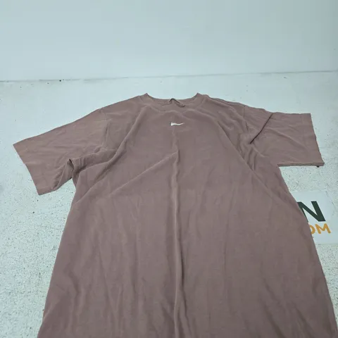 NIKE THE NIKE TEE LOOSE FIT BROWN T-SHIRT β UK SIZE S