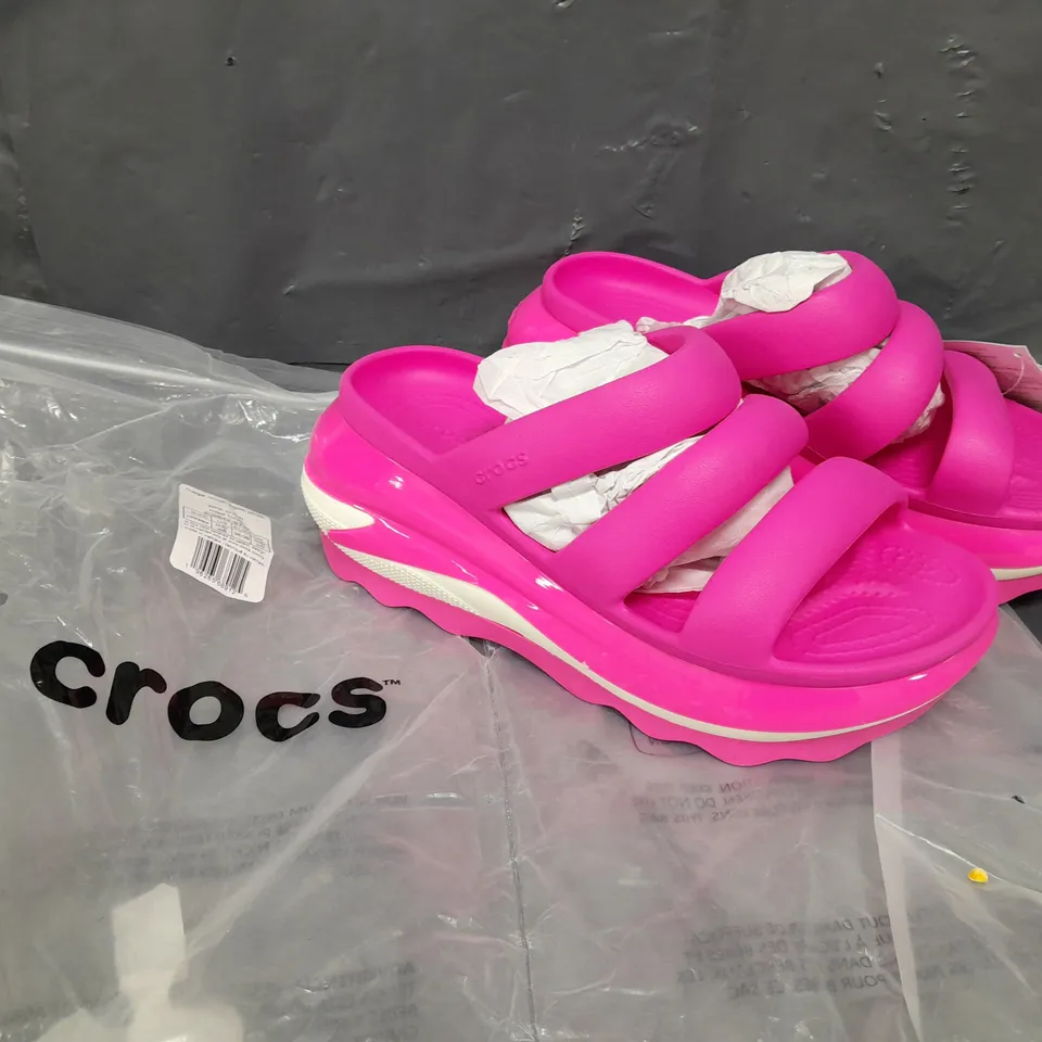 BAGGED PAIR OF CROCS MEGA CRUSH TRIPLE STRAP PINK CRUSH - M5/W6