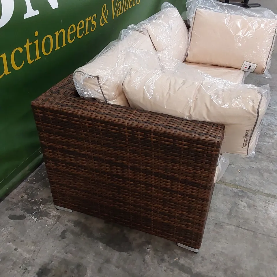 DESIGNER RATTAN 2 SEATER GARDEN/PATIO SOFA IN CHOCOLATE MIX AND COFFEE CREAM COLOUR WITH CUSHIONS